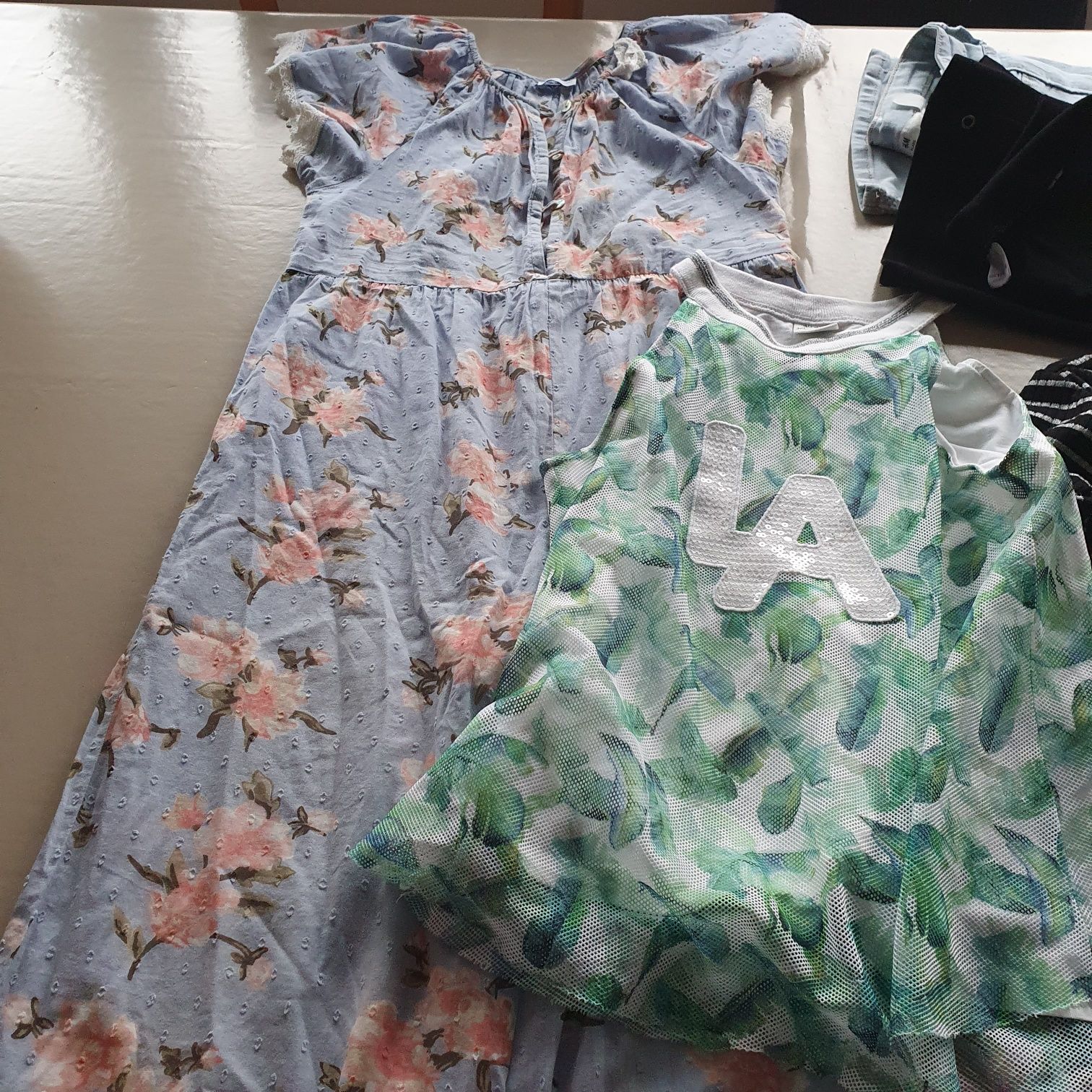 Conjunto de 22 peças de roupa para menina 10-12 anos em bom estado
