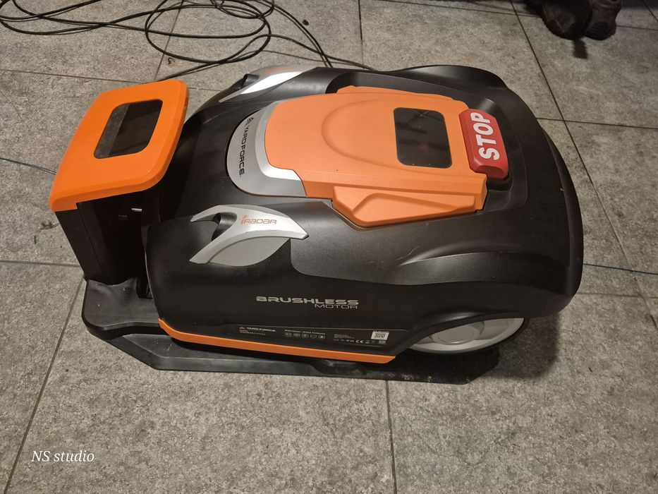 Robô corta relva até 800 m² YARD FORCE NX80i