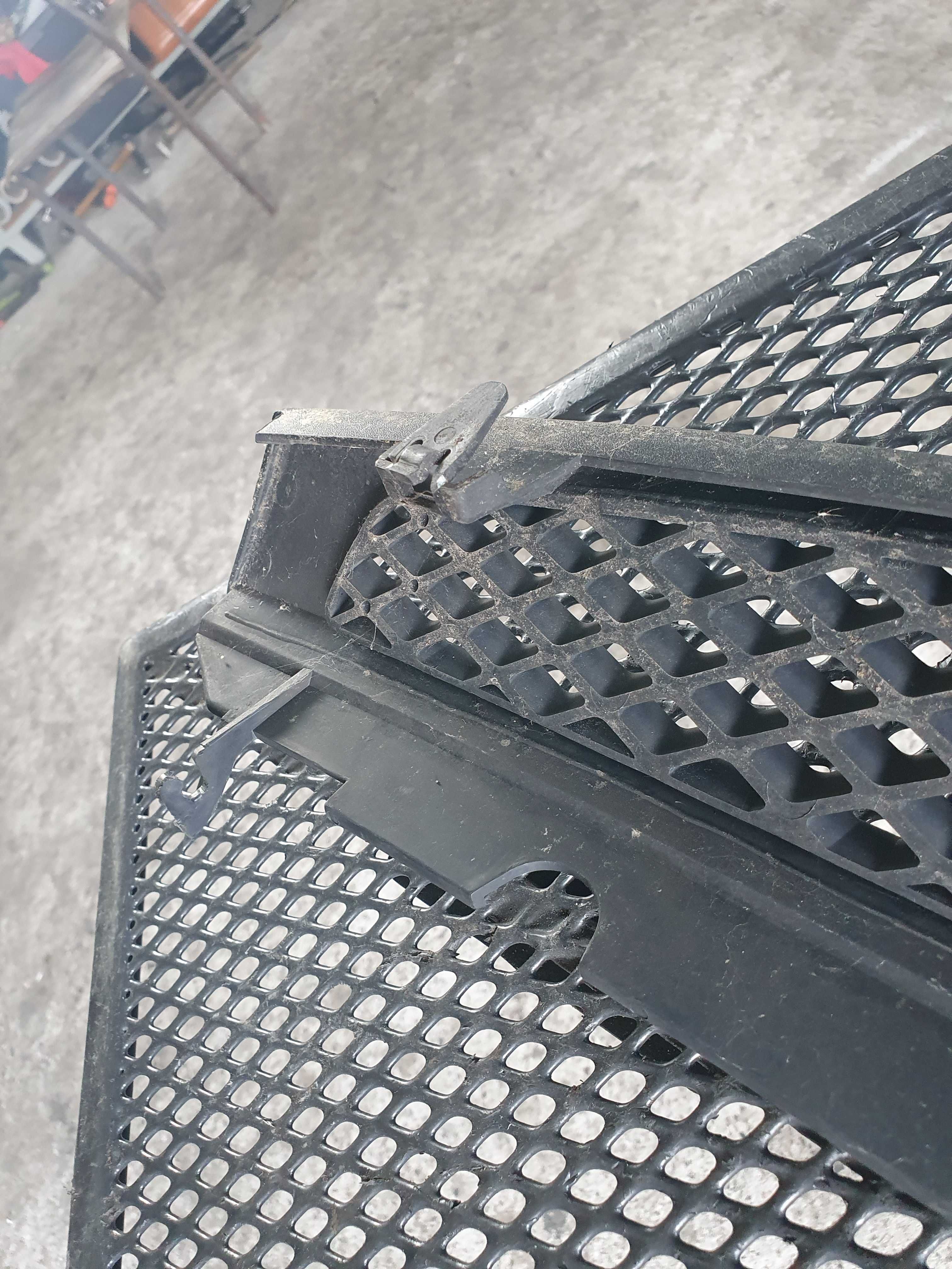 Grill atrapa Ford Fiesta mk6 przedlift