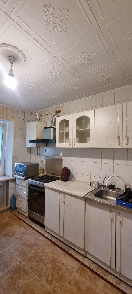 Оренда двокімнатної квартири в місті Херсон . Перший поверх.