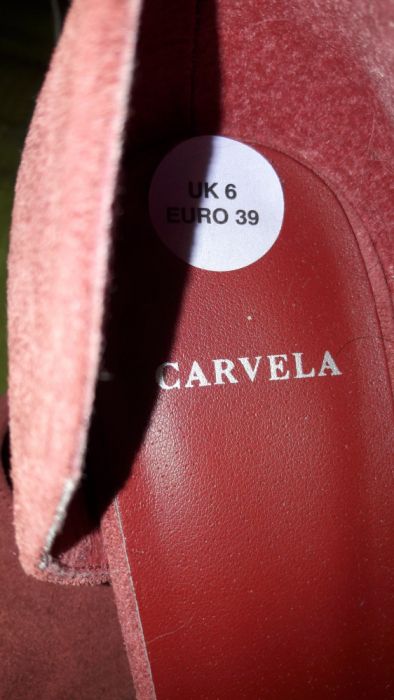 Szpilki Carvela 39 czerwony zamsz