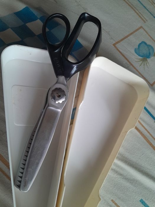 Хозяйственный инвентарь ножницы