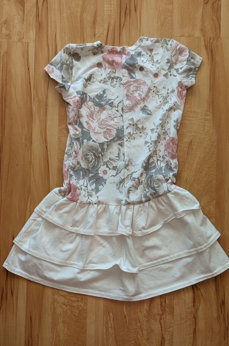 Sukienka letnia dzewczęca w rozmiarze 146