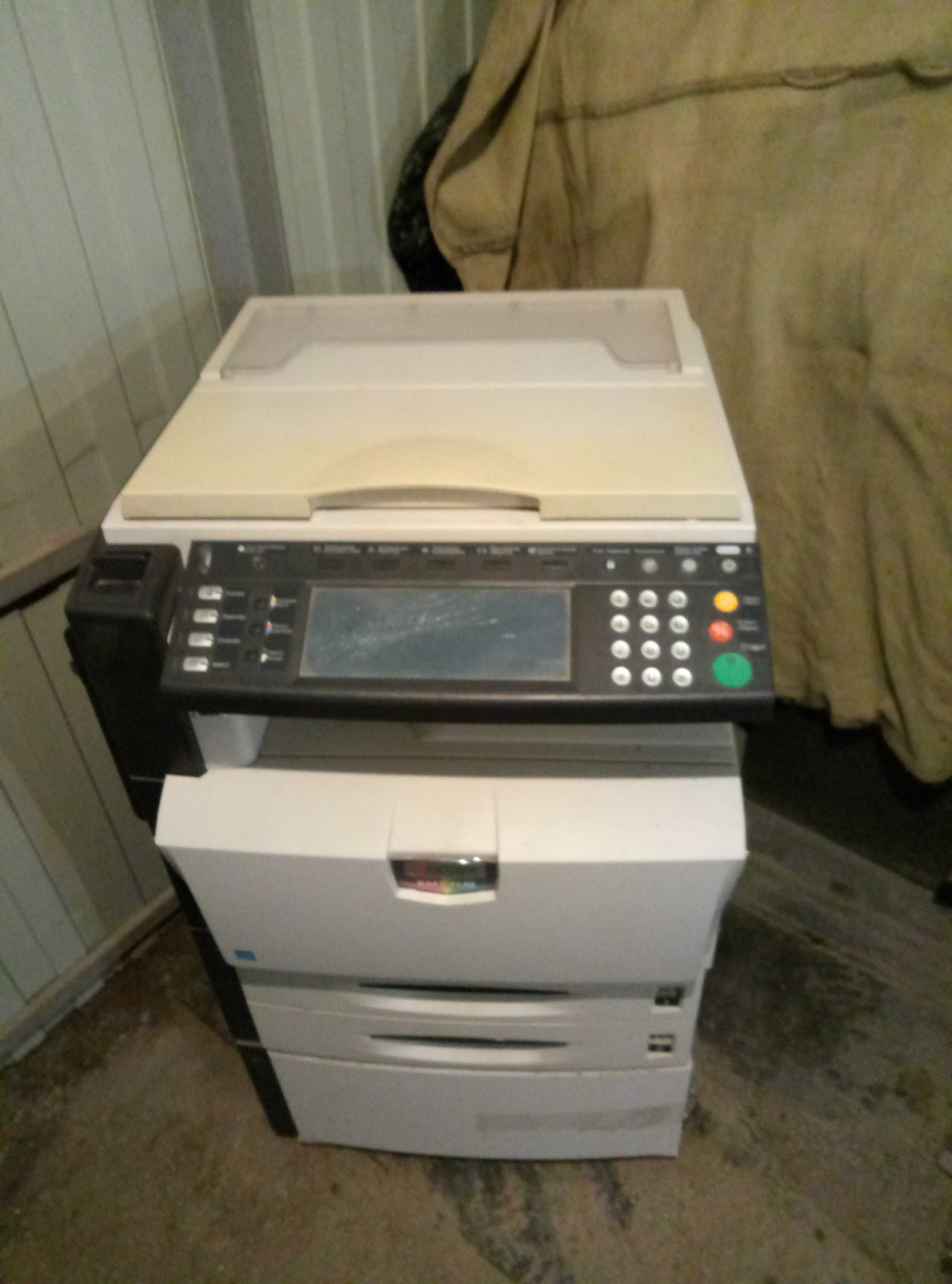 МФУ Принтер, сканер,копир.Лазарная цветная куосера КМС-2520.