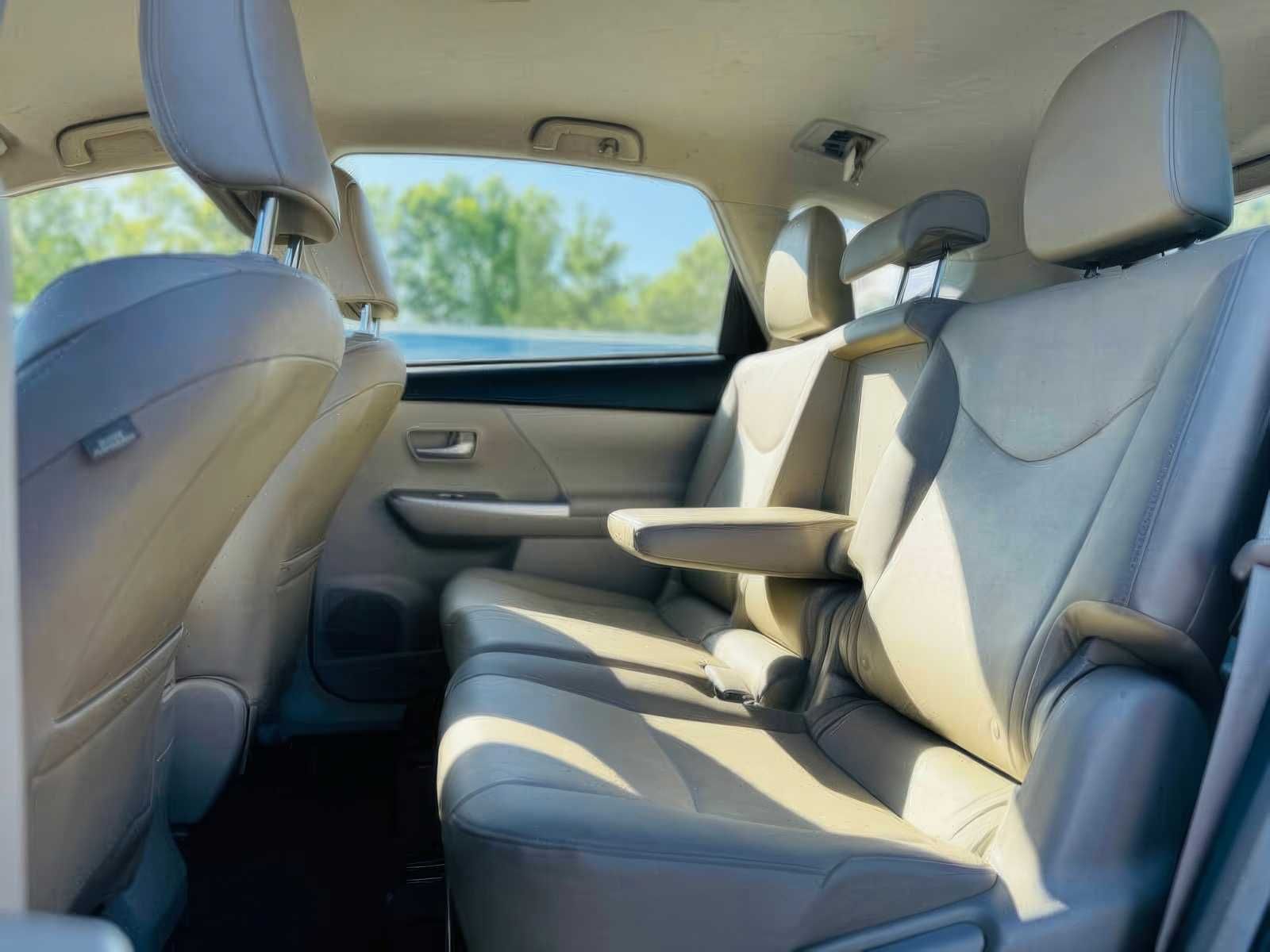 2014 Toyota Prius v Five
