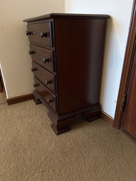 Duas mesinhas de cabeceira