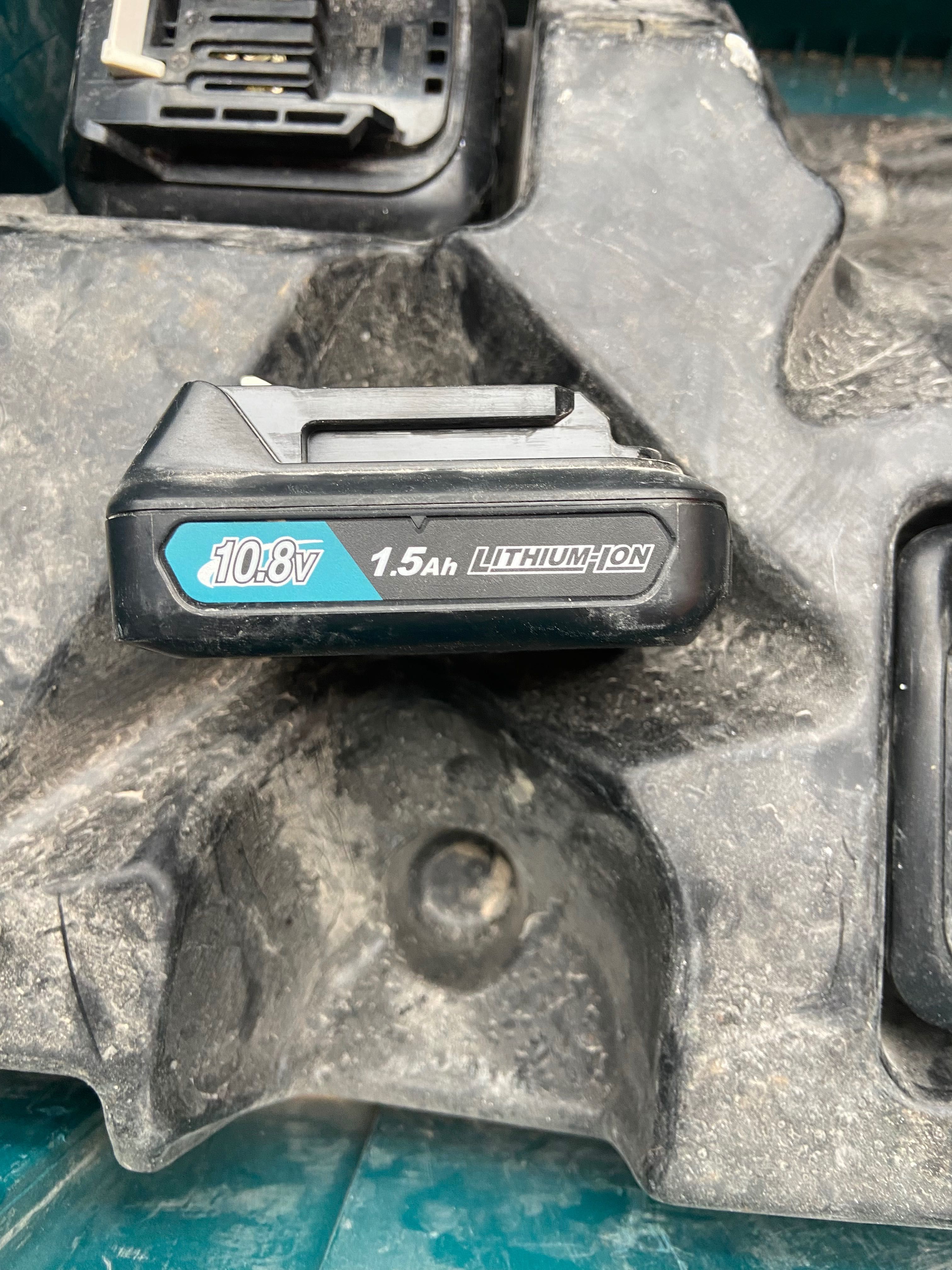 Piła tarczowa , od płytek Makita CC301D