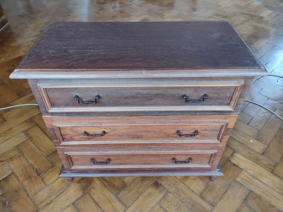 Sprzedam drewnianą komodę z lat 80-tych