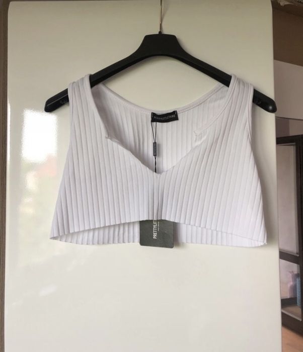 Nowy crop top PrettyLittleThing