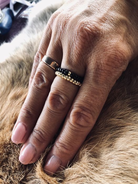 Pierścionek na elastycznej gumce z koralików