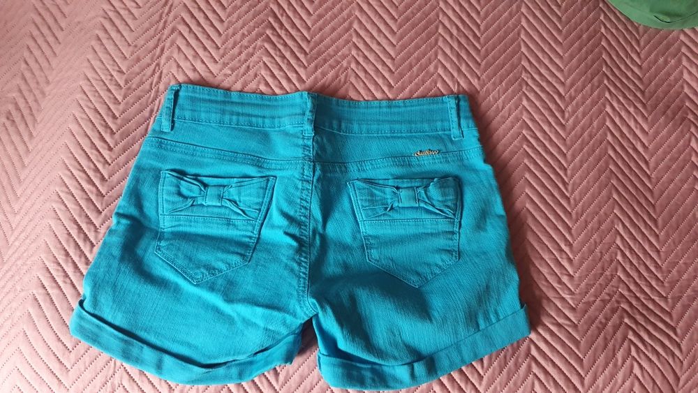 Turkusowe spodenki