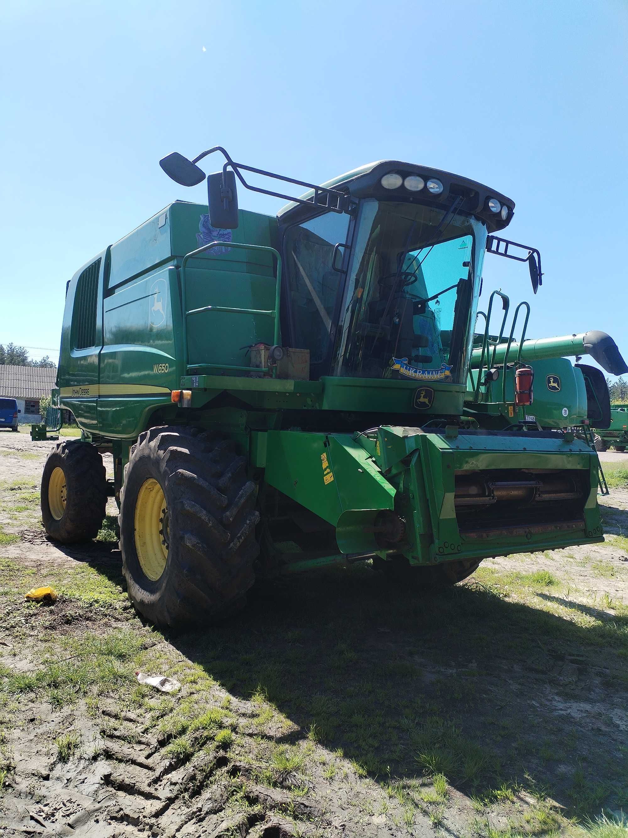 John Deere  W650