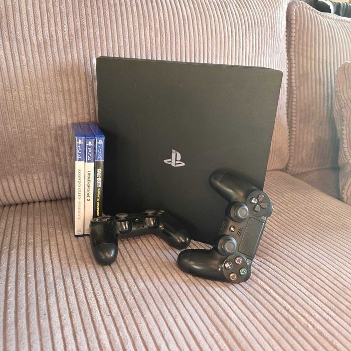 PS4 Pro 1TB – 2 pady, 3 gry, stan BDB, gotowa do gry