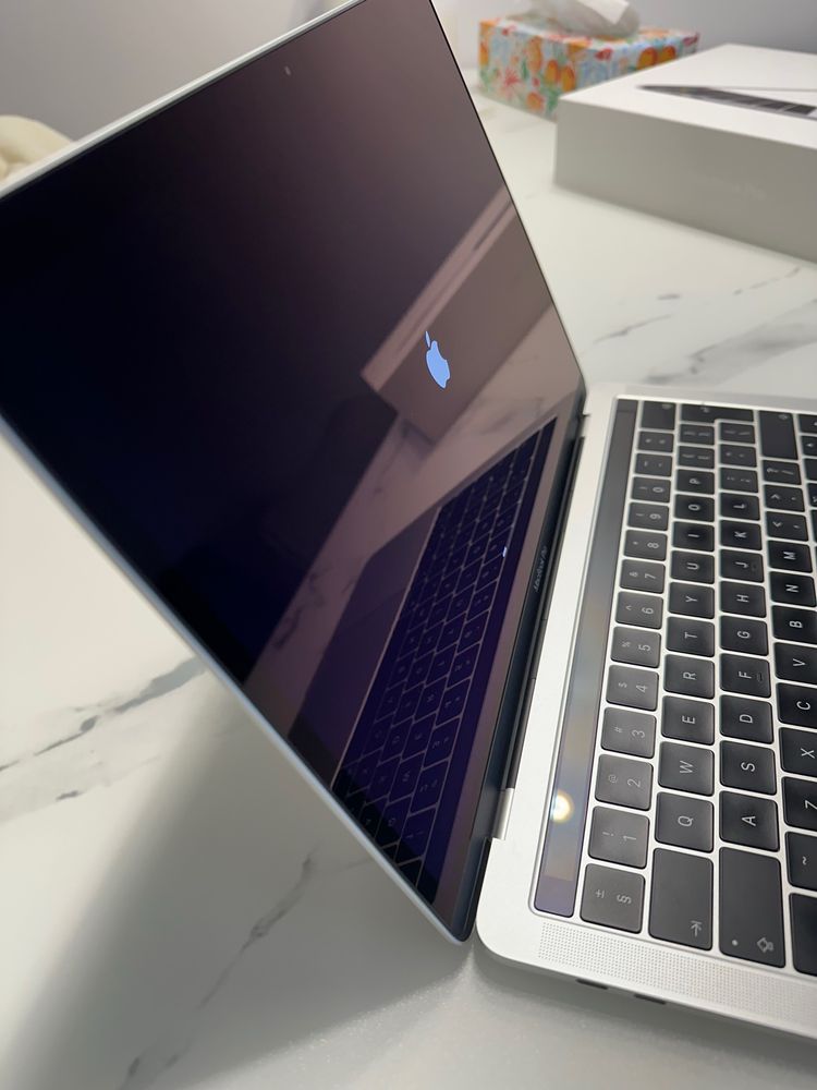 Apple MacBook Pro 13 2019 (MUHQ2ZE/A) i5 8GB RAM 128GB touch bar BDB