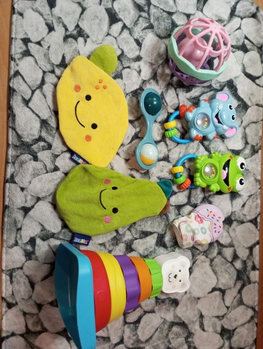 Zestaw zabawek dla małego dziecka, niemowlaka
