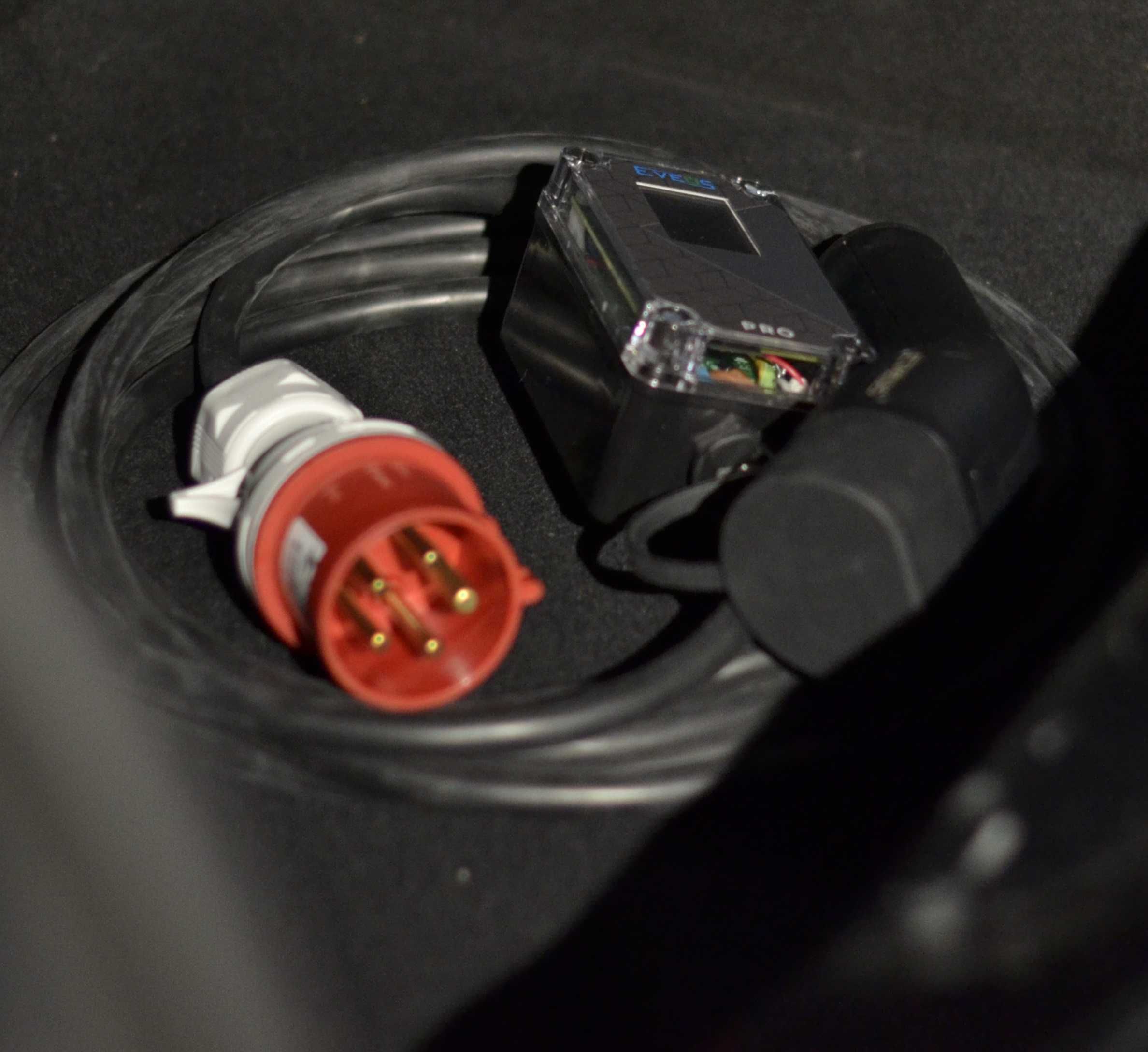 Зарядний пристрій для електромобілів 32A(7.4 кВт) Type2 Golf Zoe Tesla