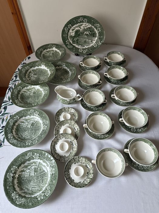 Angielska Zielona porcelana Royal Tudor Ware