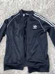 czarna bluza addidas