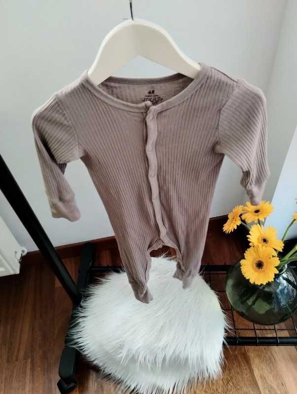 Beżowy kombinezon H&M z regulacją rozmiaru, r. 74 (6-9 msc) rozpinany