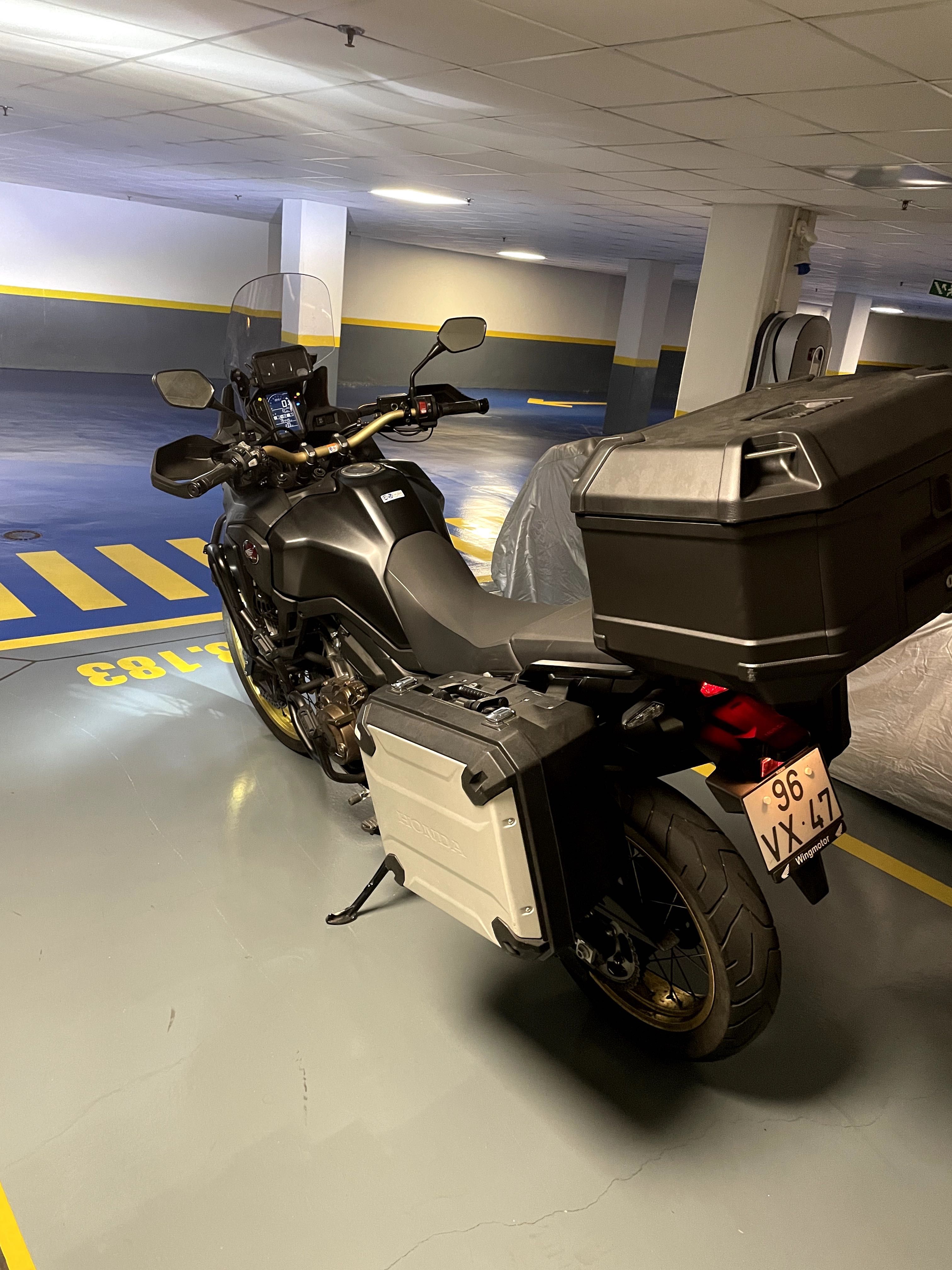 Vendo AFRICA TWIN CRF1000 FULL Extras e Muito Estimada