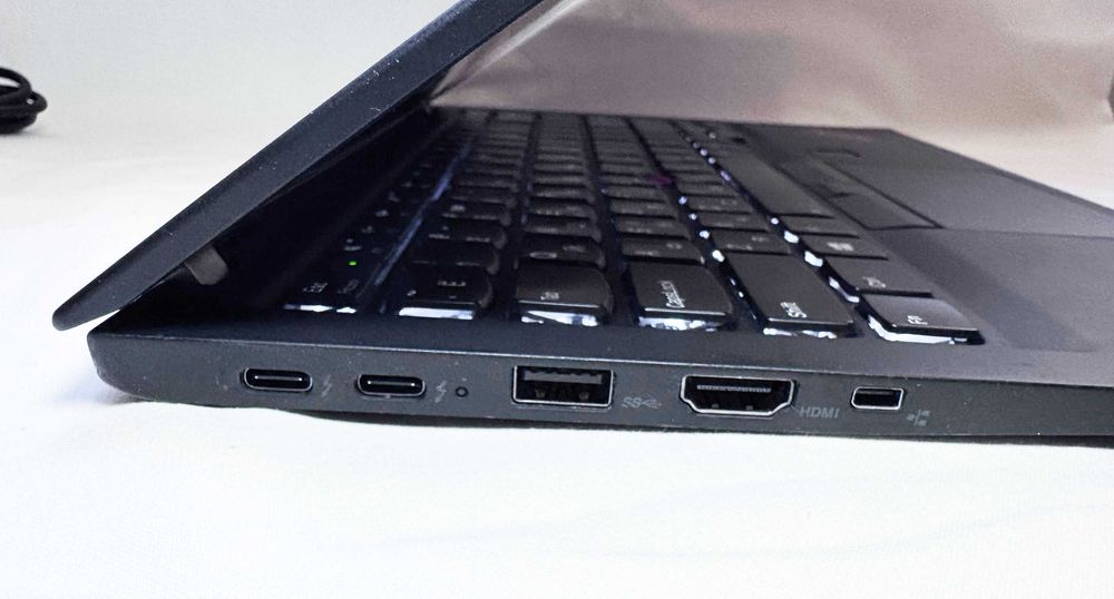 Lenovo Thinkpad X1 Carbon 5th Gen 14" WQHD/i7-7500U/8Gb RAM/256Gb SSD