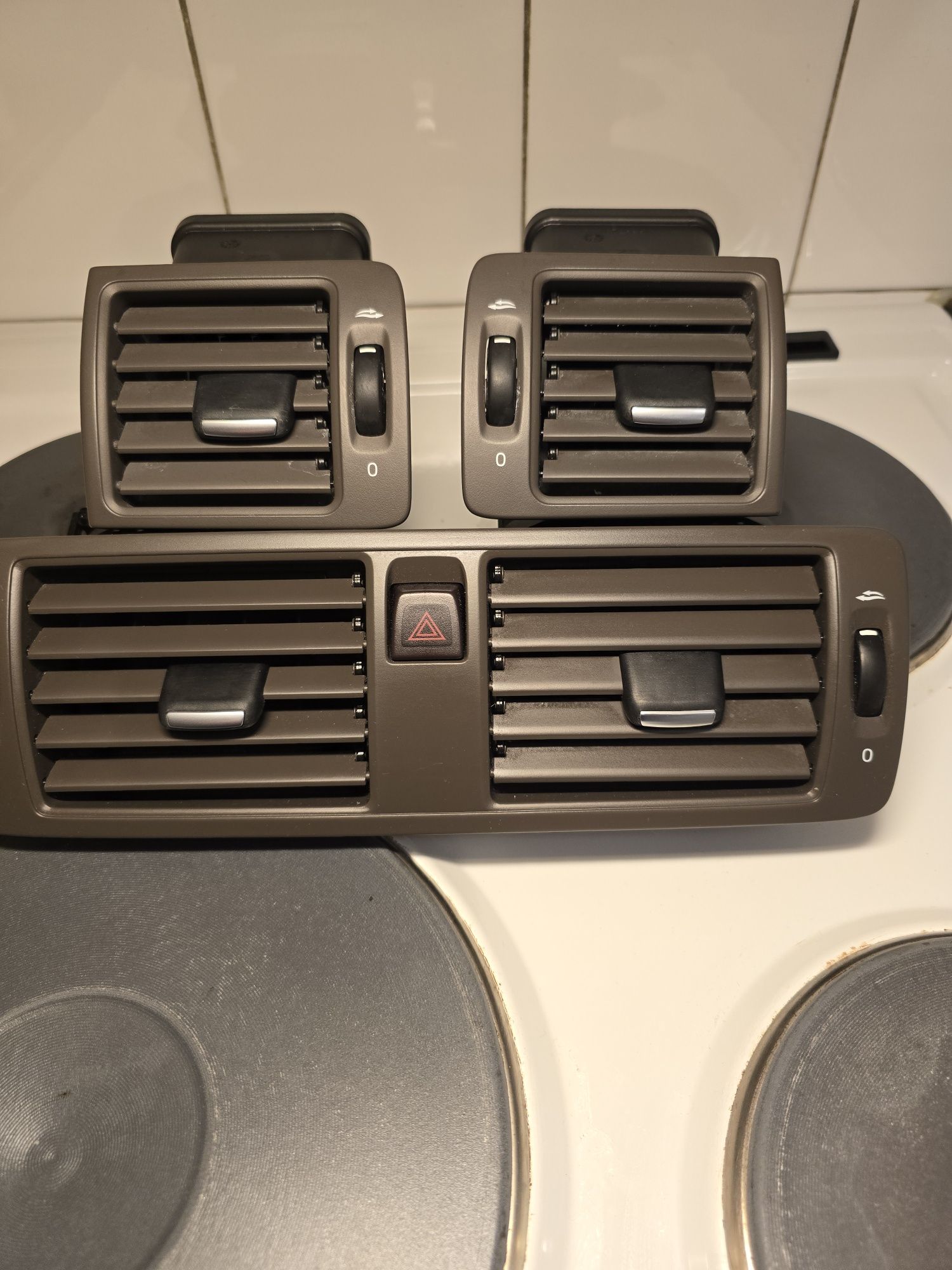 Kratki nawiewu volvo V50 S40 C30  KOLOR DARK UMBRA