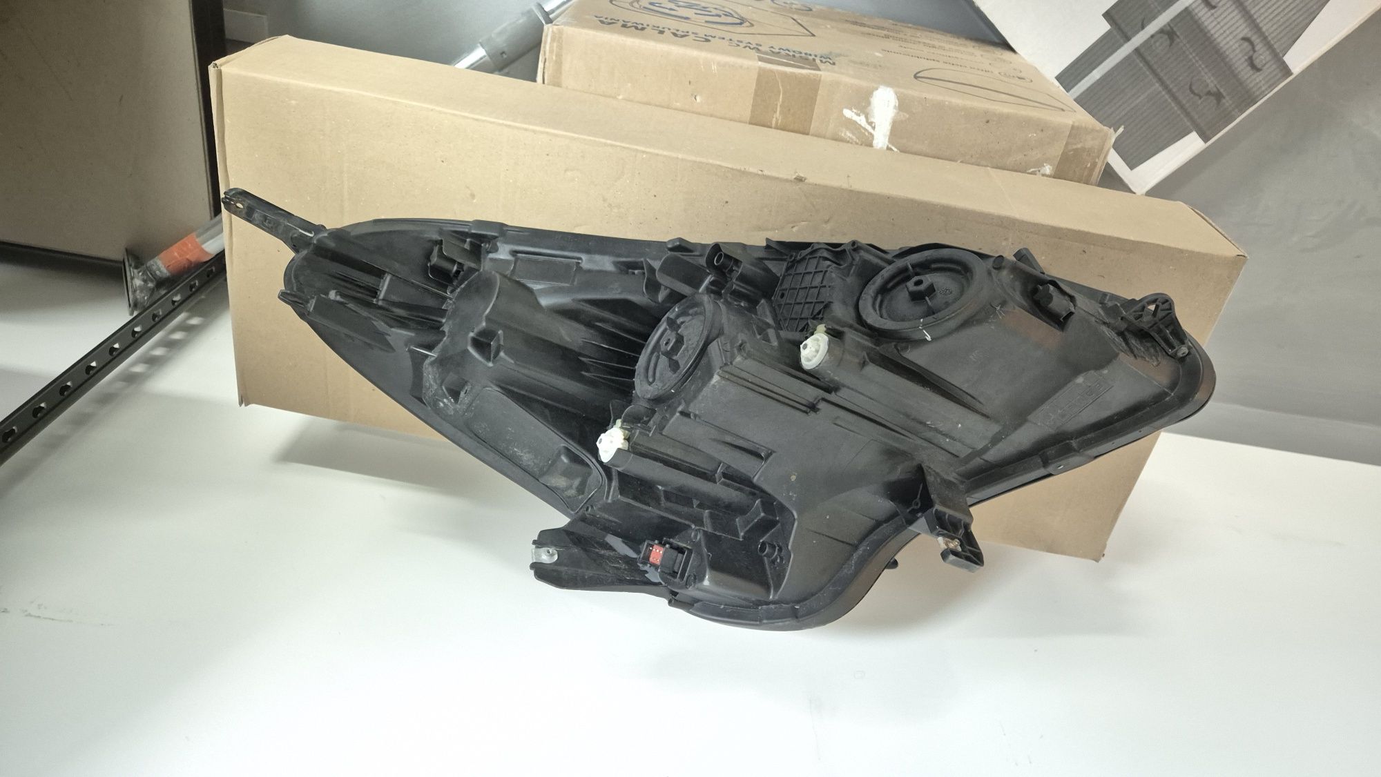 Lampa przednia lewa OPEL CORSA E z ledem