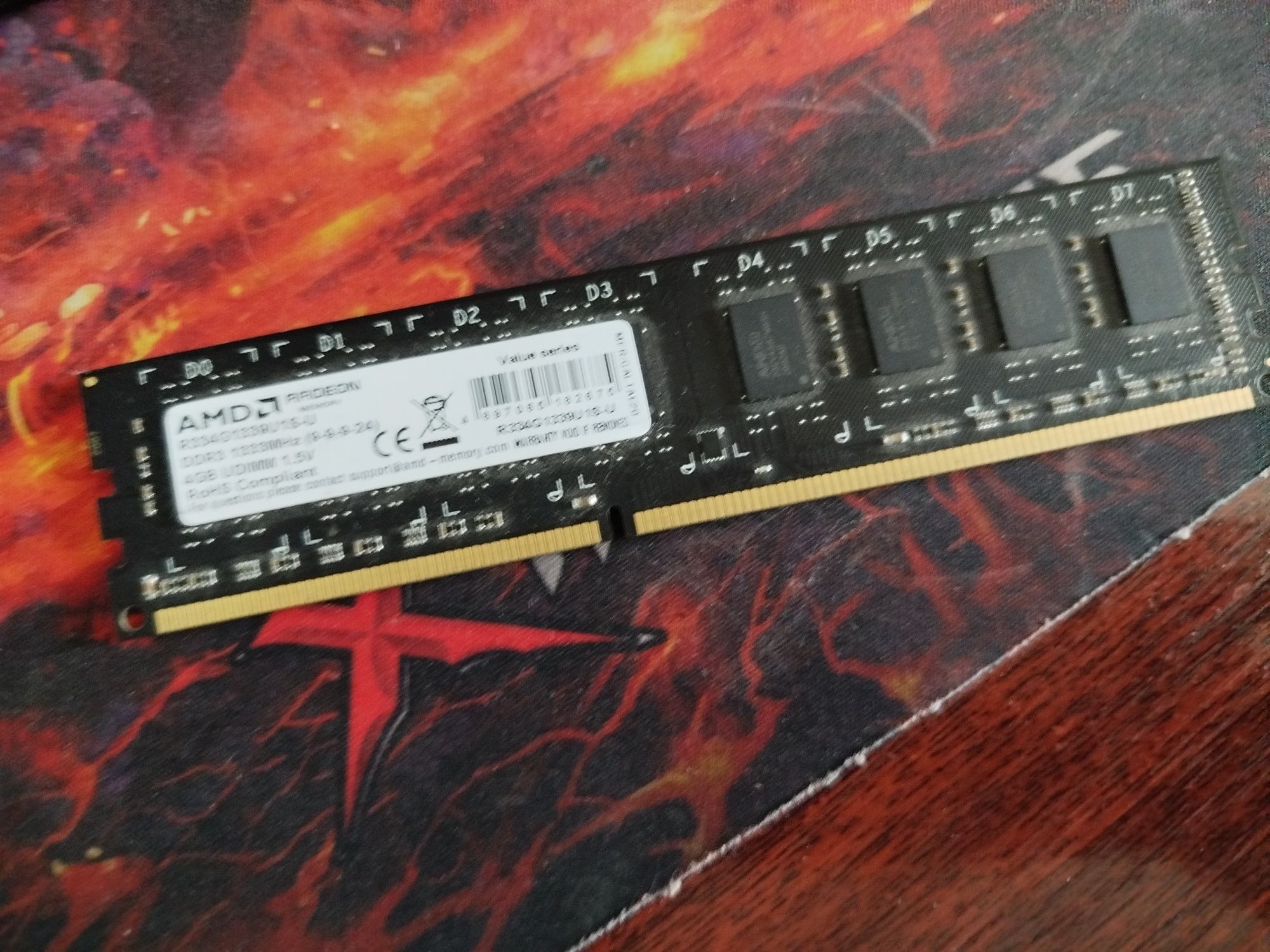 Оперативна пам'ять AMD Radeon 4 gb ddr3.  робоча!