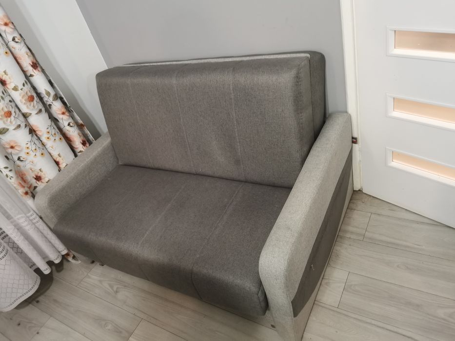 Sprzedam kanapę praktycznie nową