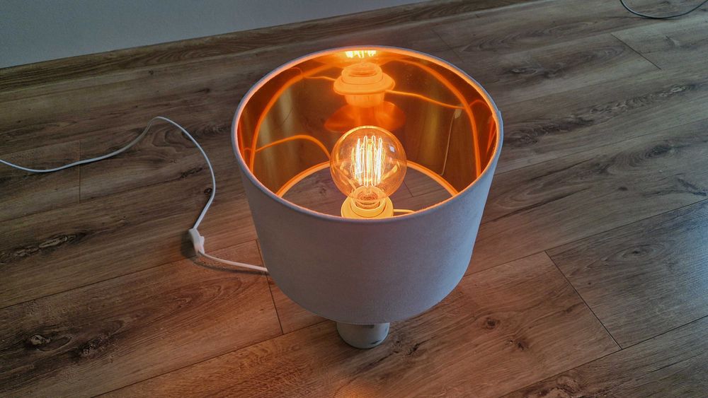Lampka nocna biało-złota, 2 sztuki w bardzo dobrym stanie, 40zł/szt