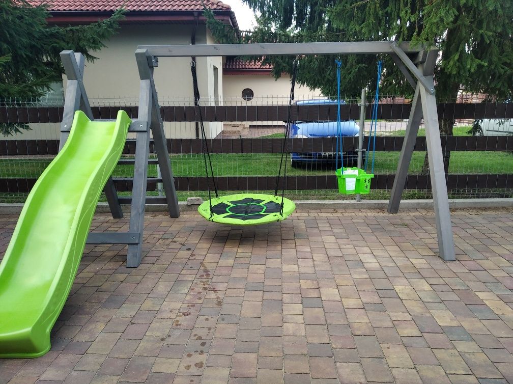 Huśtawka ogrodowa , zjeżdżalnia, plac zabaw,bocianie gniazdo.