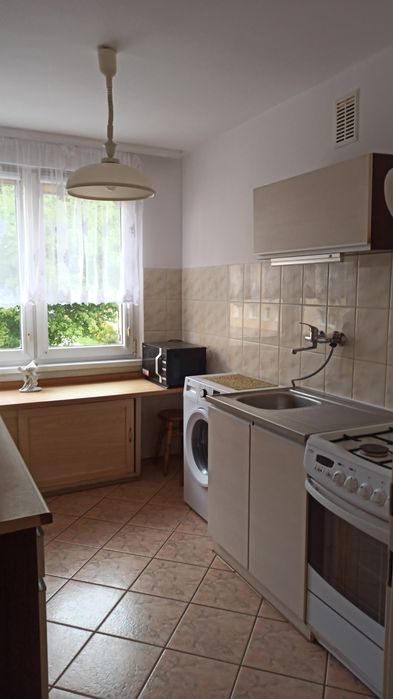 Trzypokojowe z balkonem I piętro, blisko jednostki wojskowej.