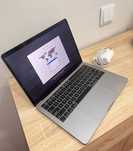 MacBook Pro (13-inch, 2019, Two Thunderbolt 3 ports) - com Touch Bar