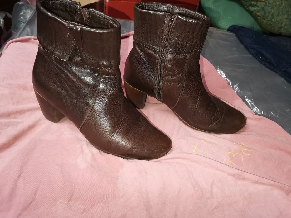 Botas de senhora em pele