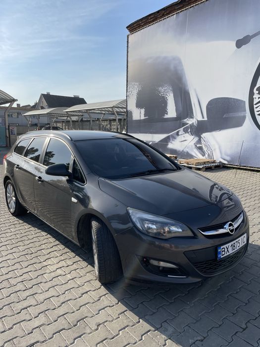 Opel Astra J Sports Tourer 2012 року