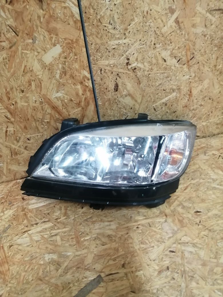 Óptica Opel Zafira Esquerda