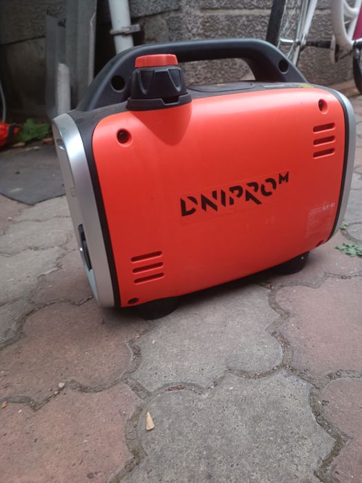 Генератор Dnipro-M GX-81 на 800Вт почти новый й