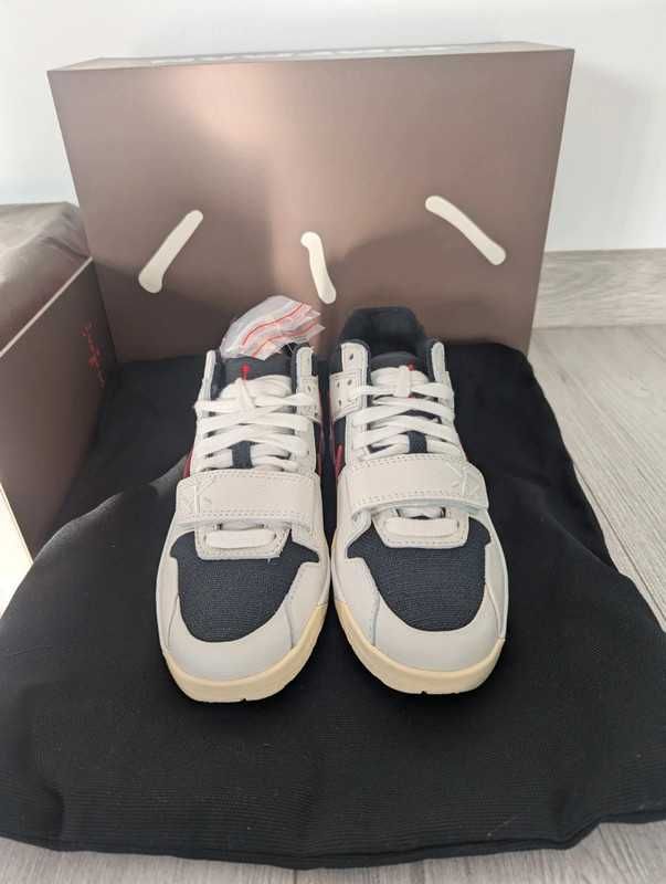 Travis Scott x JordanJumpman Red43