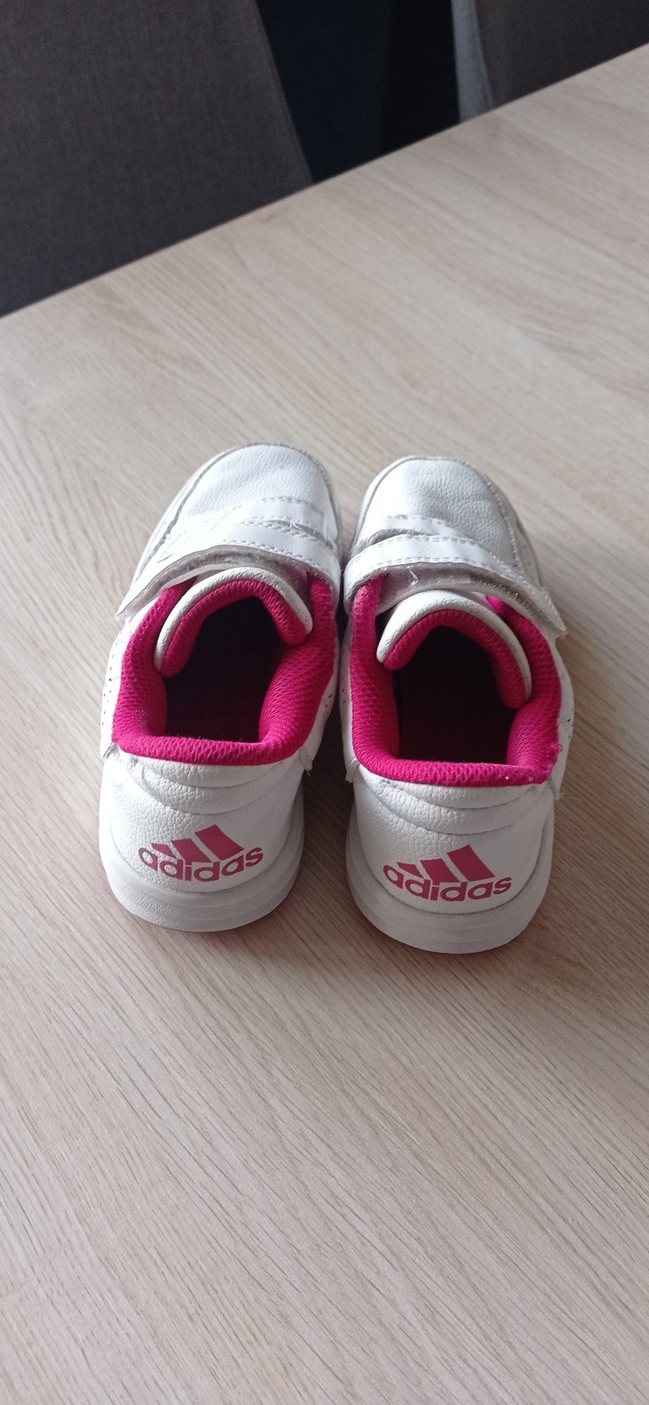 Buty dla dziewczynki Adidas 28. Wkładka 18cm .