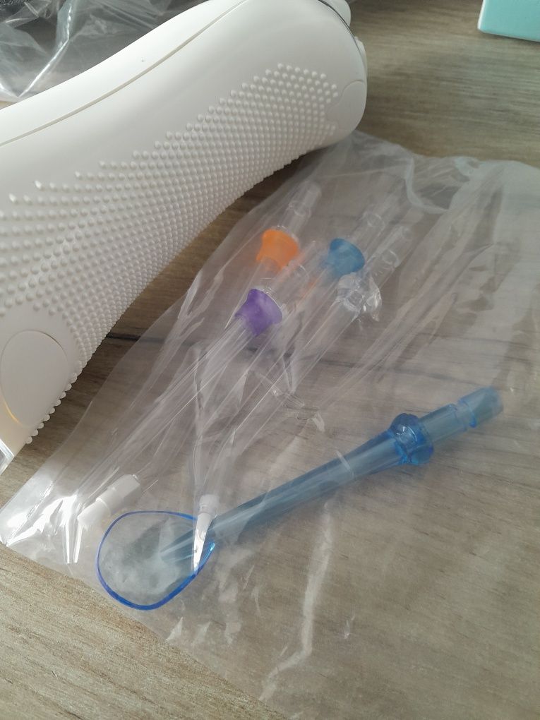 Femometer Bezprzewodowy Irygator do Jamy Ustnej 5 Trybów 300ml IPX7