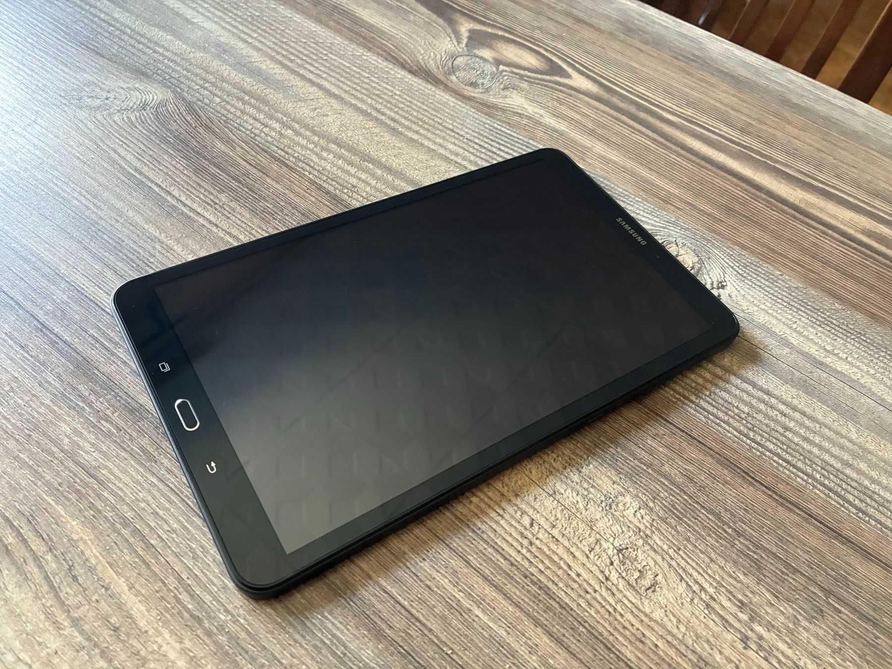 Планшет Samsung Galaxy Tab A (2016) SM-T580 16GB 10.1"