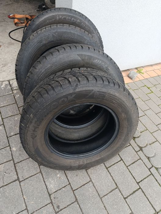 Opony zimowe używane 15/60/205 stan bardzo dobry