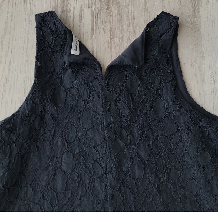 Top preto com renda (Inside, tamanho S)