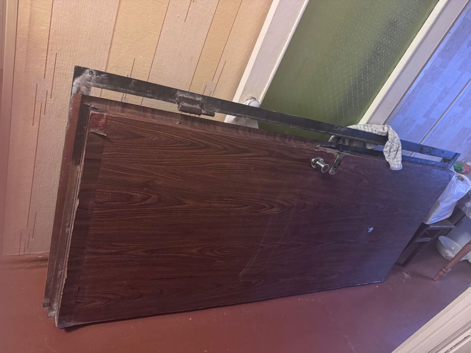 Металеві двері вживані