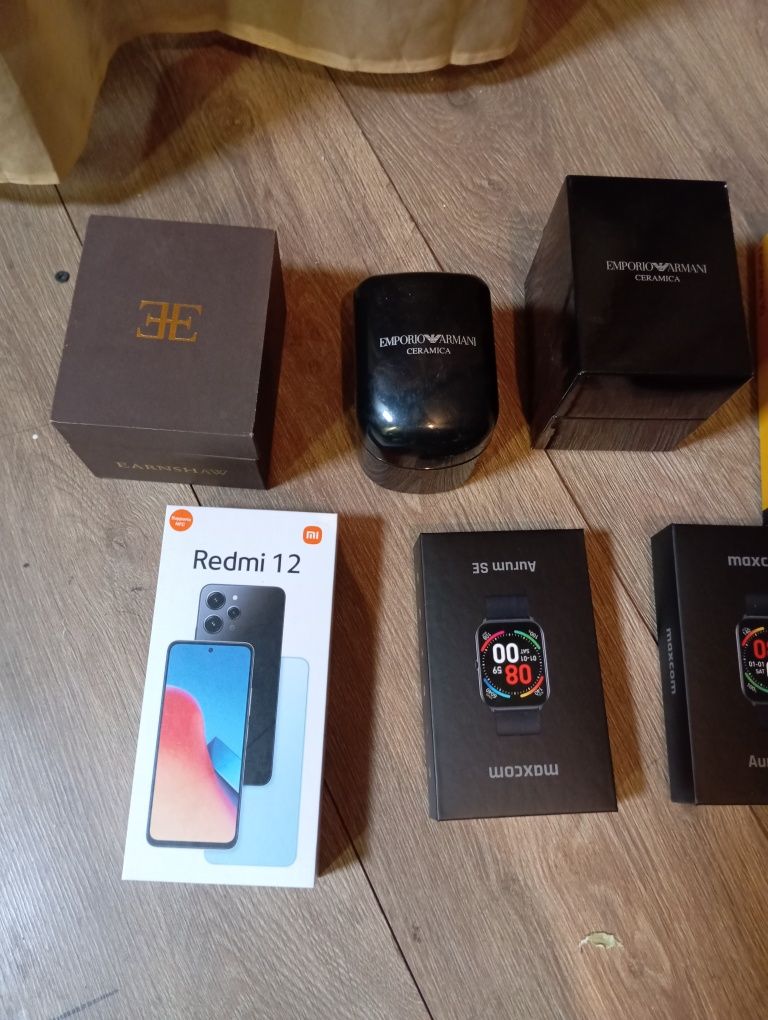 Pudełka po telefonach ,zegarkach