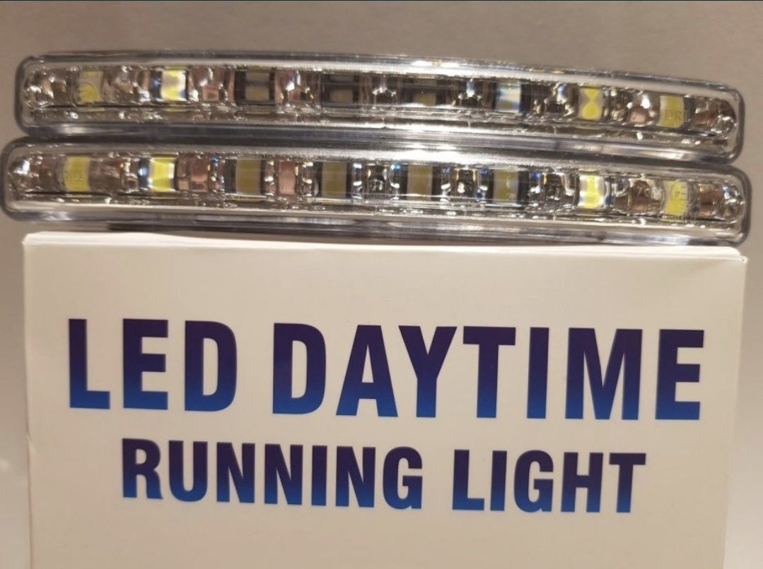 Światła do jazdy dziennej Halogeny DRL 8 LED SMD Homologacja

Do jazdy