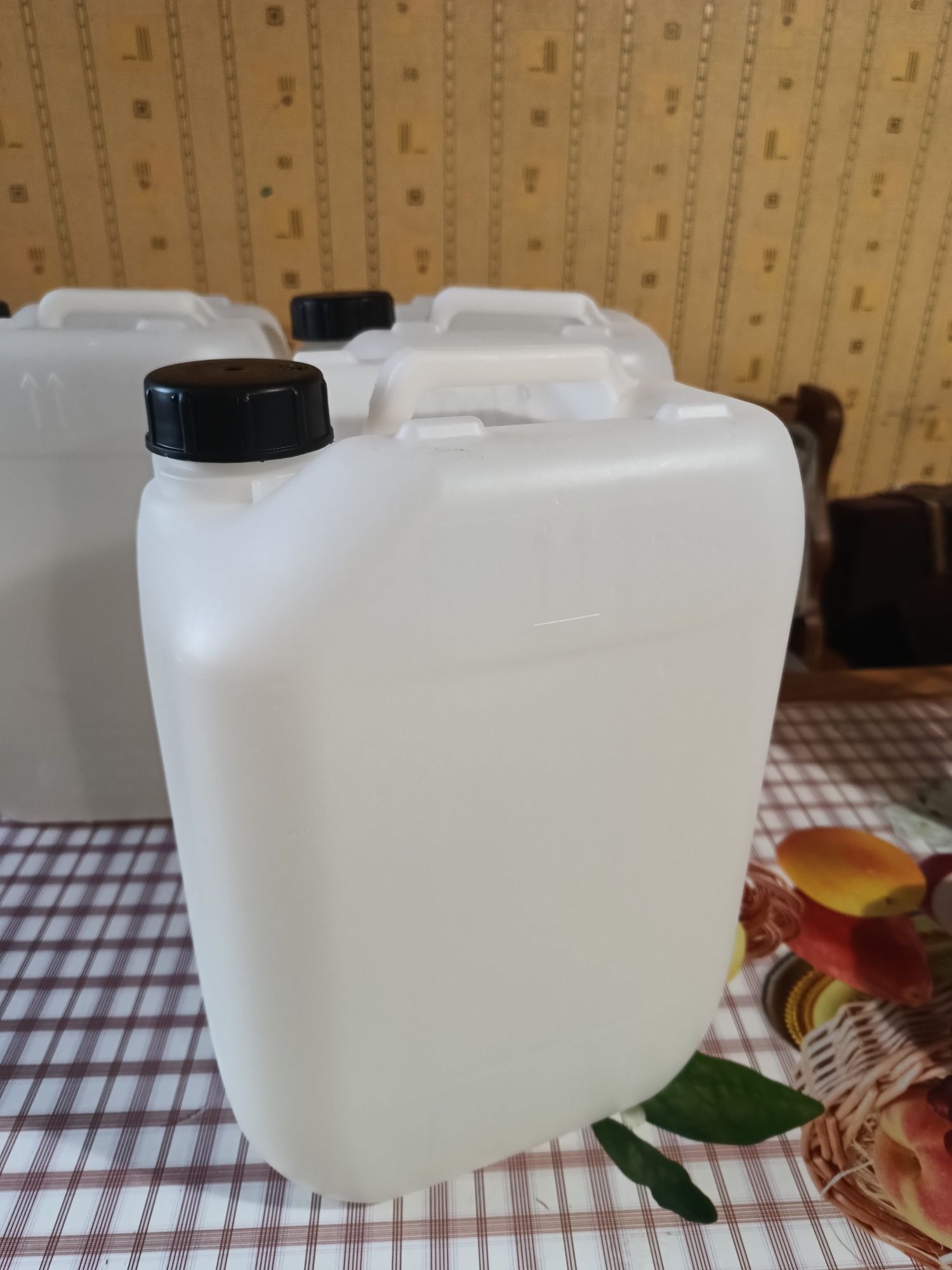 Продам канистры на 10л,пищевой пластик