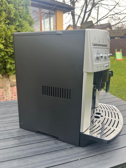 Кавомашина Delonghi Magnifica ECOз Німеччини 2023рік гарантія 30 днів