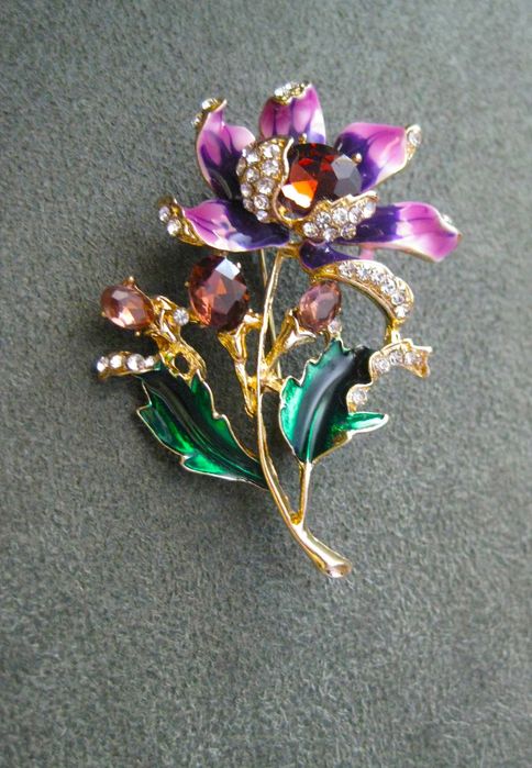 Alfinete / Broche / Pregadeira Flor Lilás  NOVO