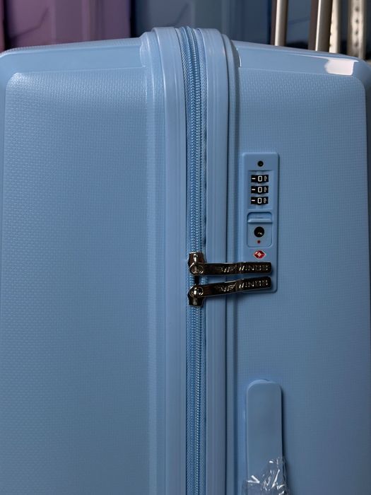 Велика валіза з поліпропілену Wings Польща. Склад валіз Вінниця